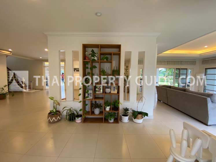 House with Private Pool in Bangnatrad 